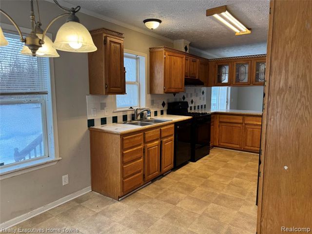 2045 Yeager Street, Port Huron, MI 48060