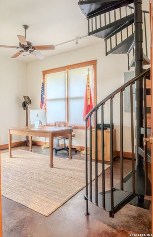712 W TRAVIS ST, Fredericksburg, TX 78624