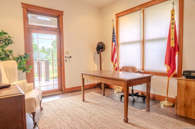 712 W TRAVIS ST, Fredericksburg, TX 78624