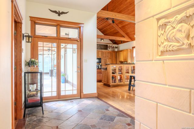 712 W TRAVIS ST, Fredericksburg, TX 78624