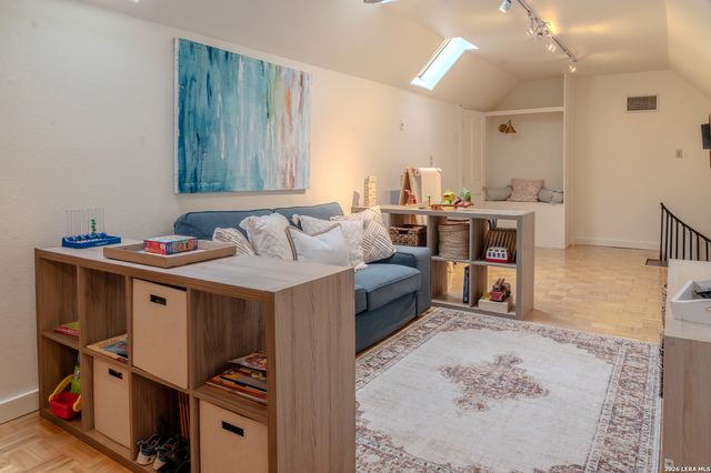 712 W TRAVIS ST, Fredericksburg, TX 78624