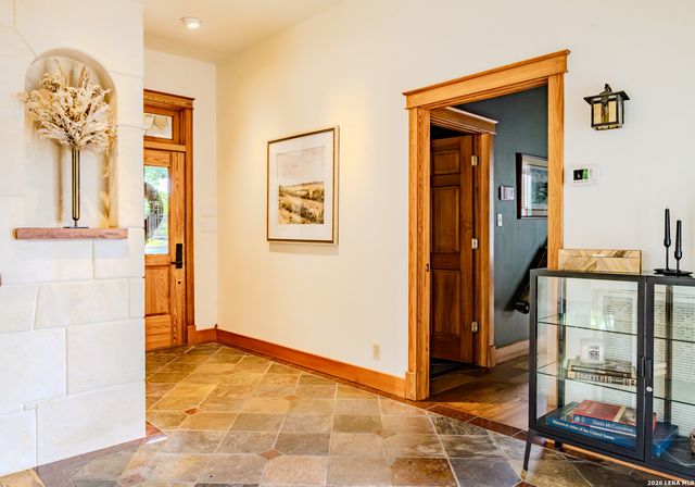 712 W TRAVIS ST, Fredericksburg, TX 78624