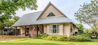 712 W TRAVIS ST, Fredericksburg, TX 78624