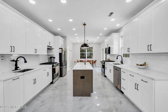 2 Muirwood Court, Jackson, NJ 08527