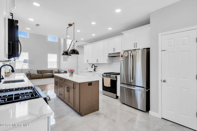 2 Muirwood Court, Jackson, NJ 08527