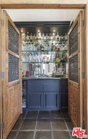 6383 Quebec Drive, Los Angeles, CA 90068