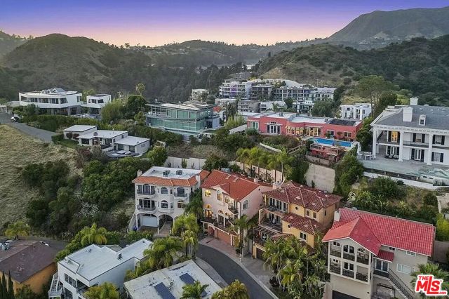 6383 Quebec Drive, Los Angeles, CA 90068