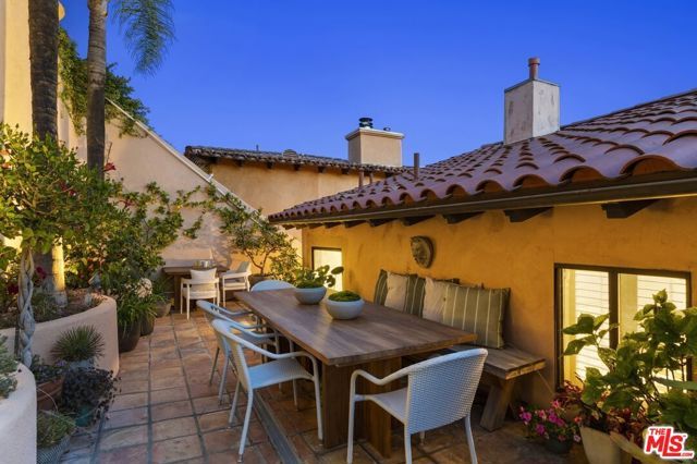 6383 Quebec Drive, Los Angeles, CA 90068