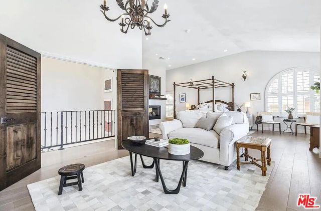 6383 Quebec Drive, Los Angeles, CA 90068