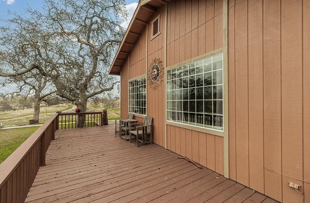 Image 1 of property listing at 40696 Oakwood Road, Madera, CA 93636