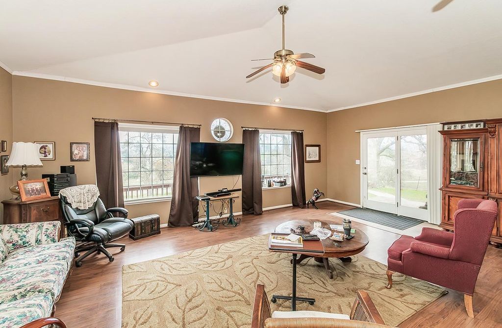 Image 10 of property listing at 40696 Oakwood Road, Madera, CA 93636
