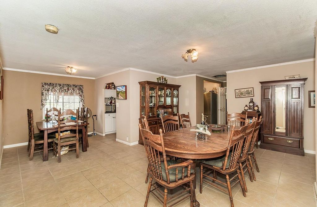 Image 12 of property listing at 40696 Oakwood Road, Madera, CA 93636