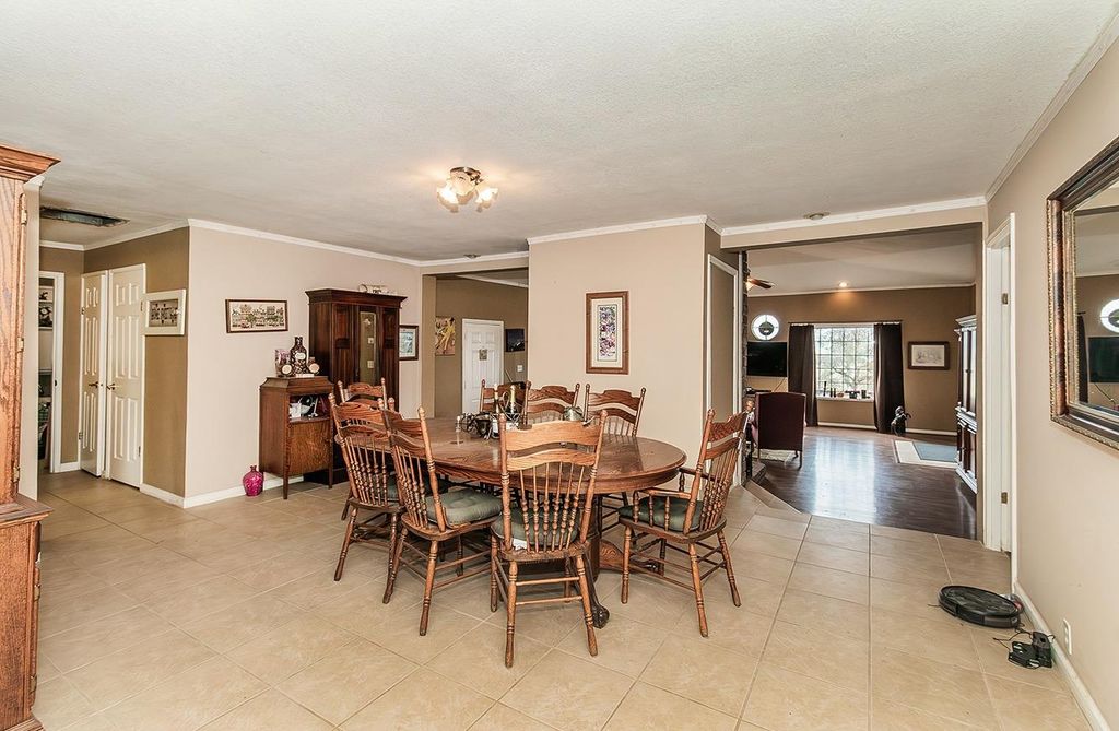 Image 13 of property listing at 40696 Oakwood Road, Madera, CA 93636