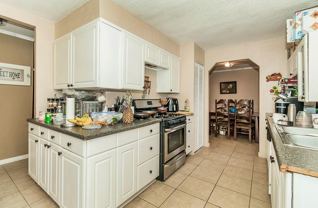 Image 16 of property listing at 40696 Oakwood Road, Madera, CA 93636