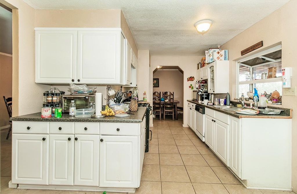 Image 17 of property listing at 40696 Oakwood Road, Madera, CA 93636