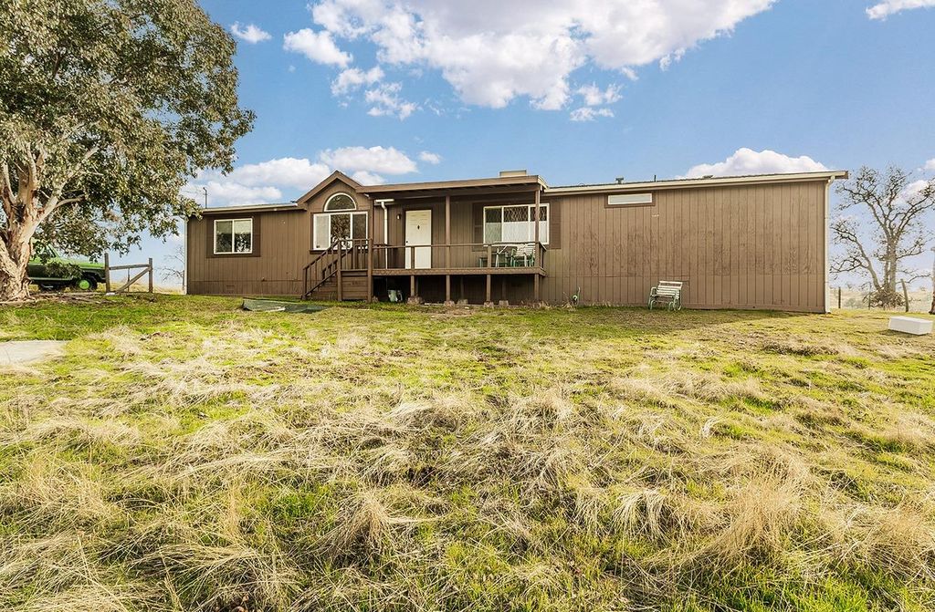 Image 32 of property listing at 40696 Oakwood Road, Madera, CA 93636