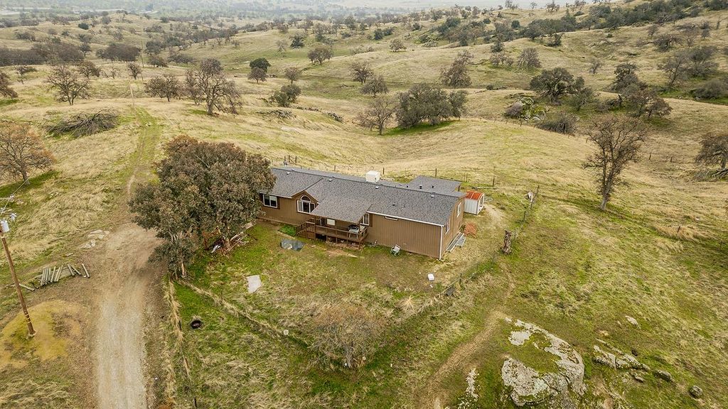 Image 33 of property listing at 40696 Oakwood Road, Madera, CA 93636