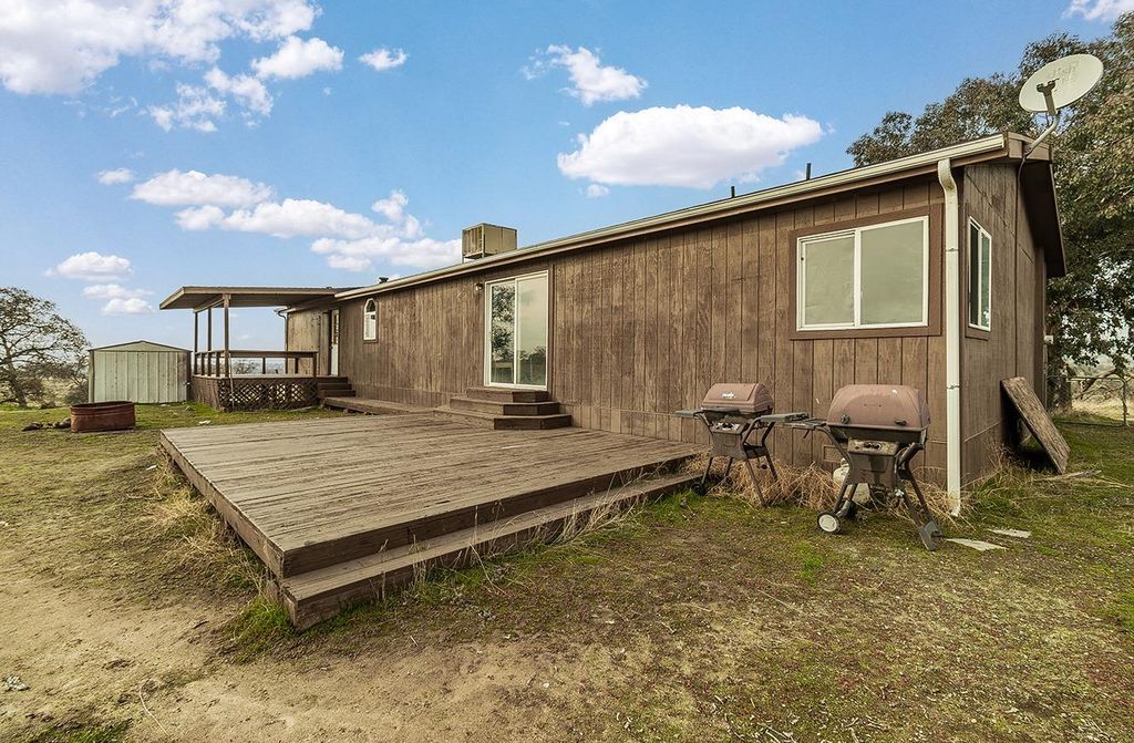 Image 34 of property listing at 40696 Oakwood Road, Madera, CA 93636