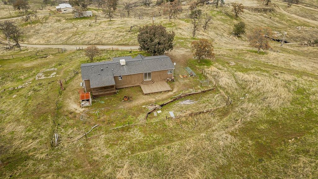 Image 35 of property listing at 40696 Oakwood Road, Madera, CA 93636