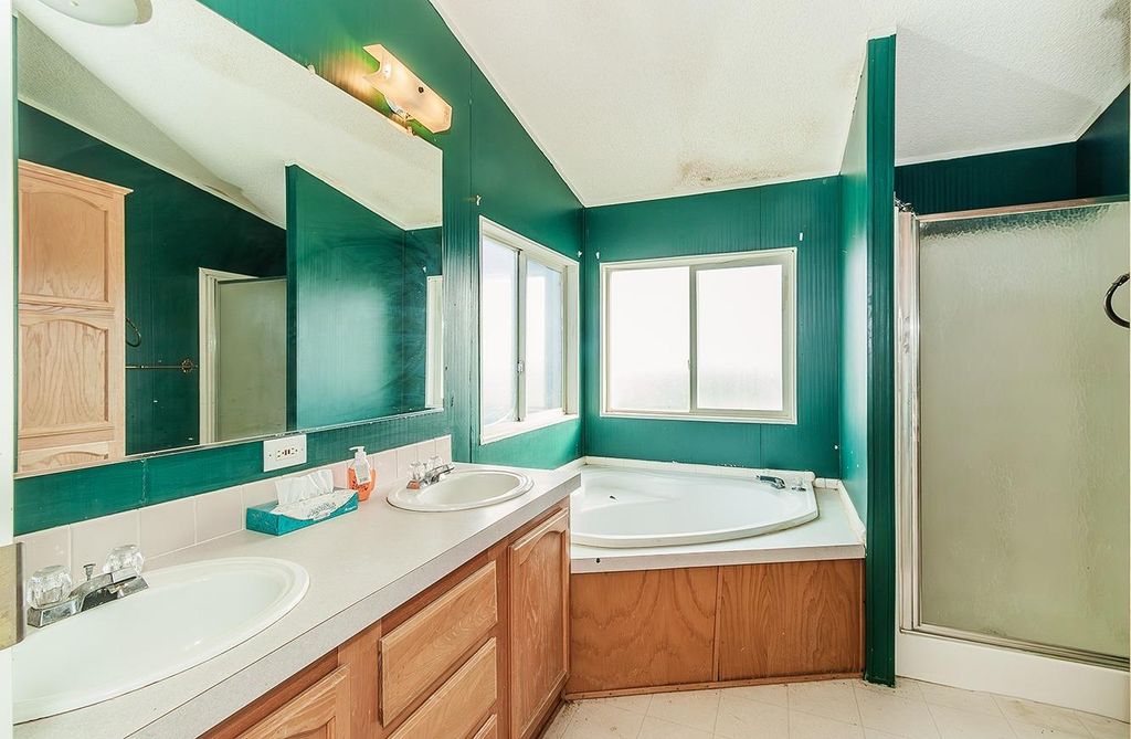 Image 45 of property listing at 40696 Oakwood Road, Madera, CA 93636