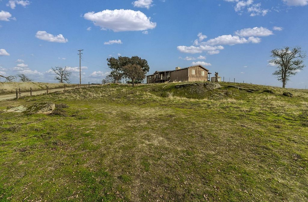 Image 51 of property listing at 40696 Oakwood Road, Madera, CA 93636