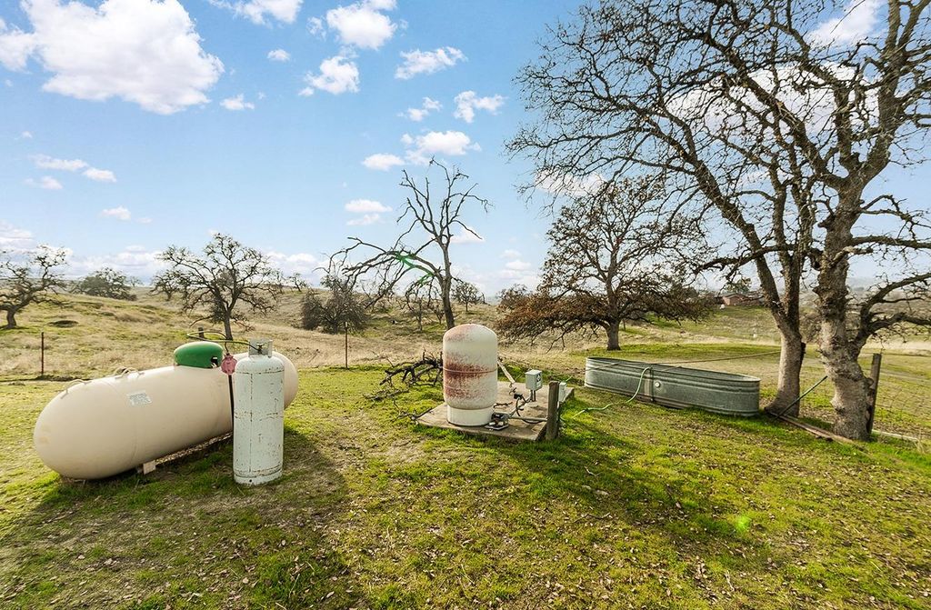 Image 52 of property listing at 40696 Oakwood Road, Madera, CA 93636