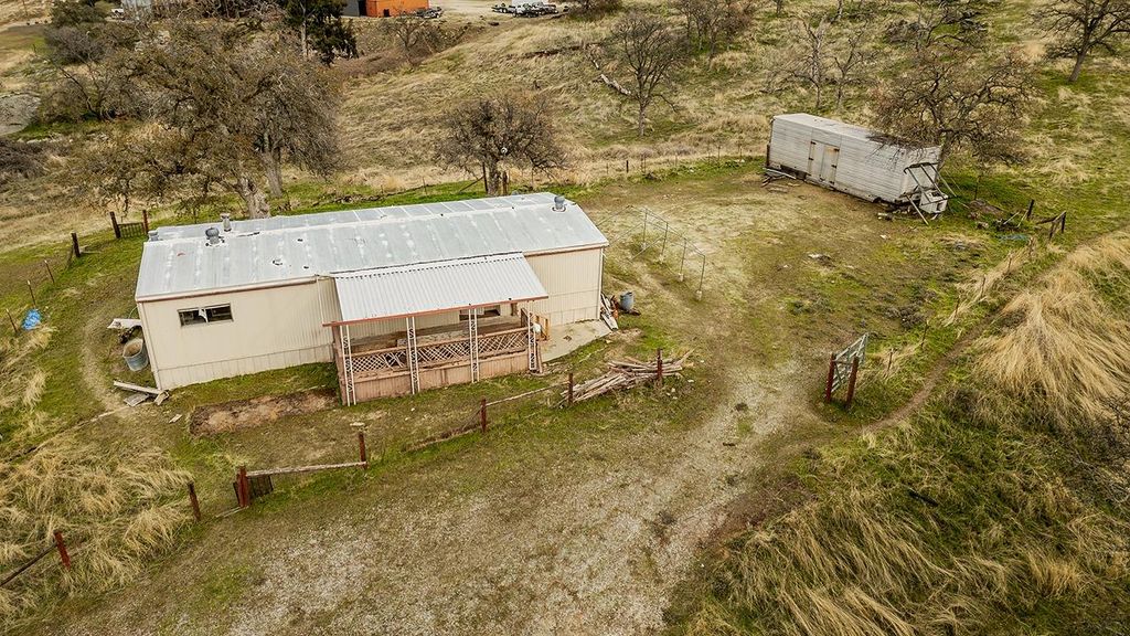 Image 57 of property listing at 40696 Oakwood Road, Madera, CA 93636