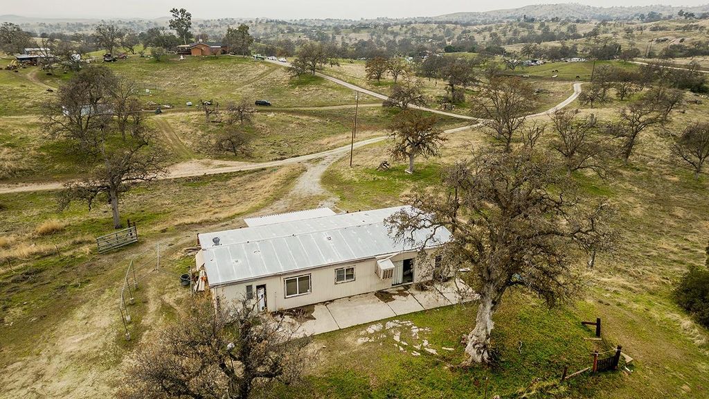 Image 58 of property listing at 40696 Oakwood Road, Madera, CA 93636