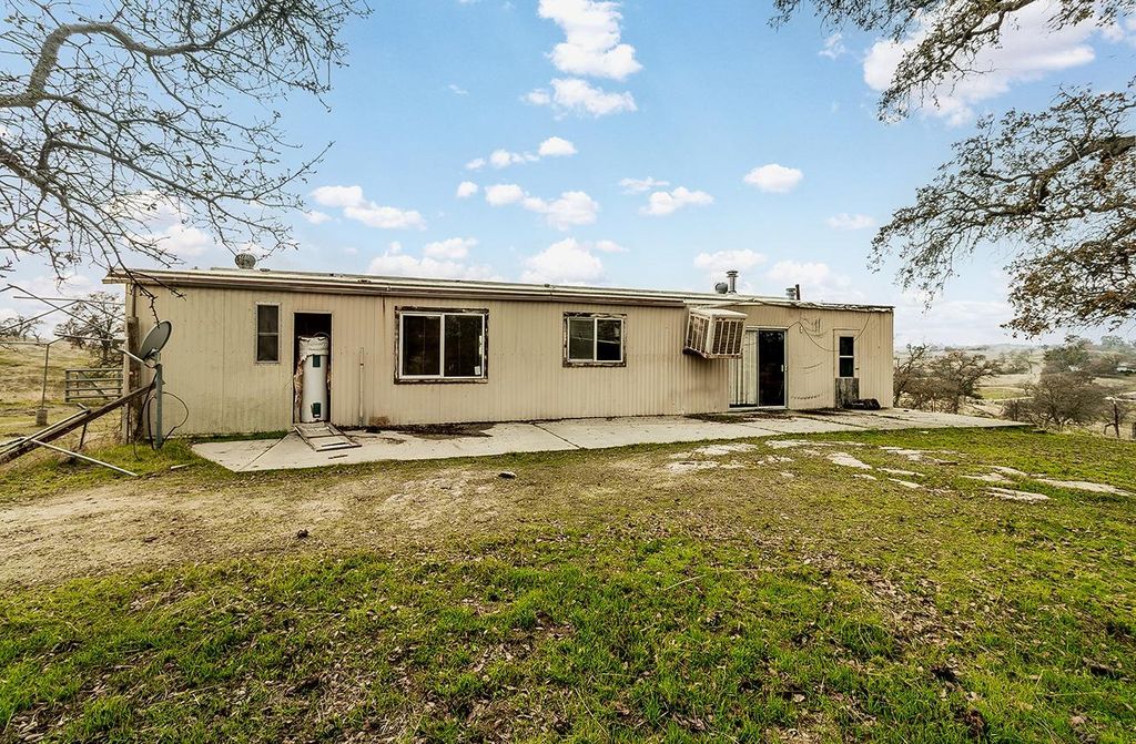 Image 59 of property listing at 40696 Oakwood Road, Madera, CA 93636