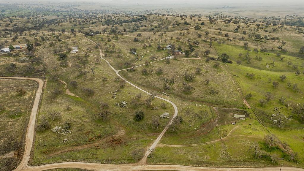 Image 60 of property listing at 40696 Oakwood Road, Madera, CA 93636