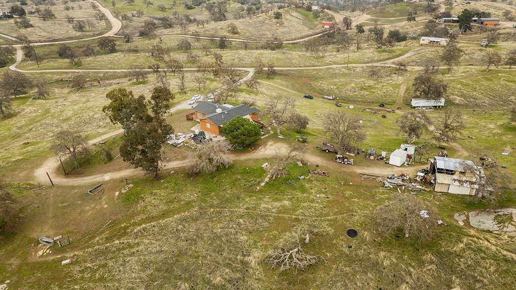 Image 64 of property listing at 40696 Oakwood Road, Madera, CA 93636