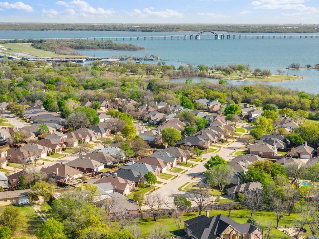 814 Lake Bluff Drive, Lake Dallas, TX 75065 — photo 5