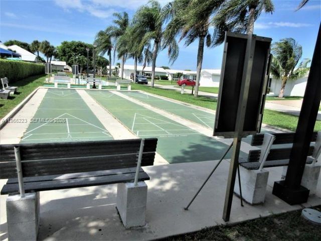 1009 Leisure Ln, Boynton Beach, FL 33426