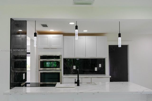 1009 Leisure Ln, Boynton Beach, FL 33426