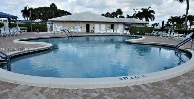 1009 Leisure Ln, Boynton Beach, FL 33426