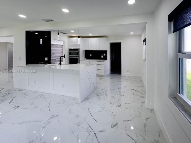 1009 Leisure Ln, Boynton Beach, FL 33426