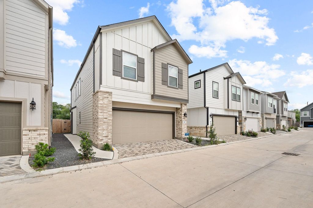 3115 Skyrock Drive, Houston, TX 77063