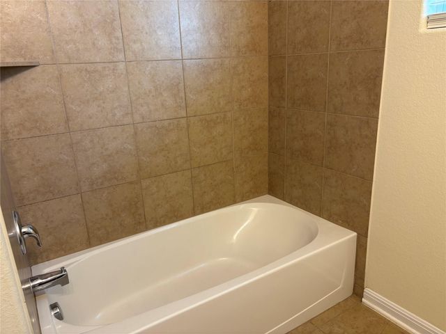 1076 Sanders, Kyle, TX 78640