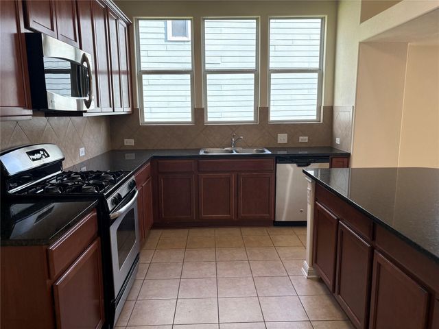 1076 Sanders, Kyle, TX 78640