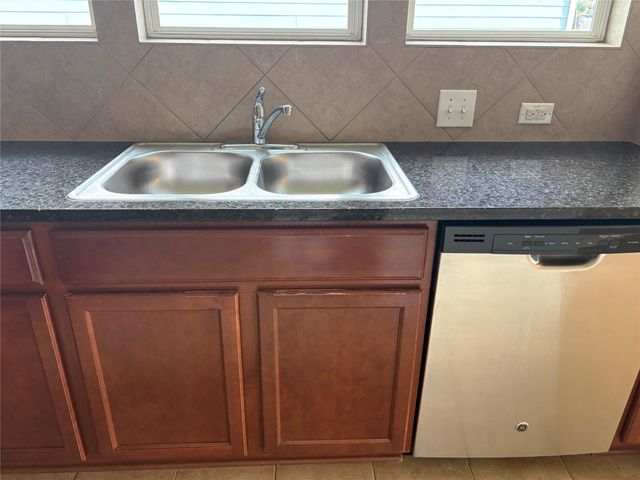 1076 Sanders, Kyle, TX 78640