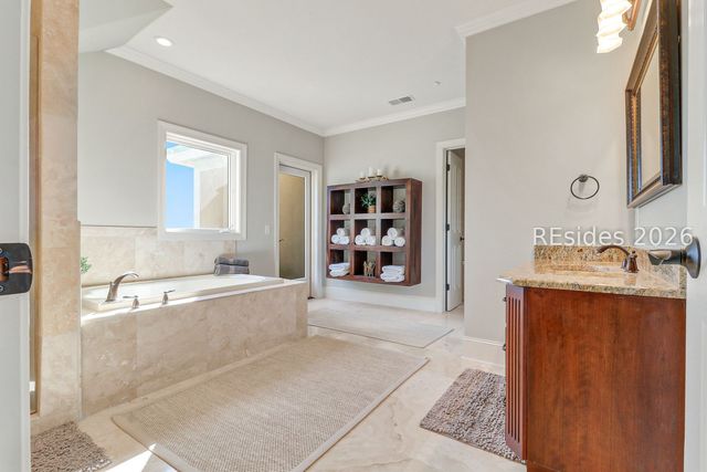 22 Folly Field Road 5, Hilton Head Island, SC 29928