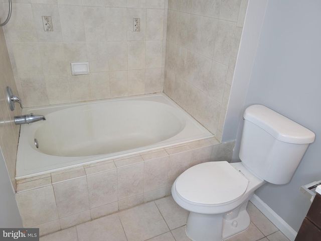 2904 SAXONY DR, Mount Laurel, NJ 08054