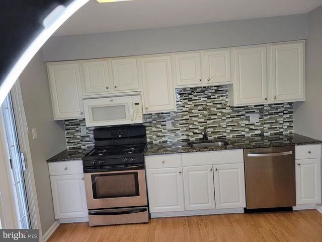 2904 SAXONY DR, Mount Laurel, NJ 08054