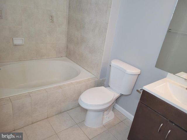 2904 SAXONY DR, Mount Laurel, NJ 08054