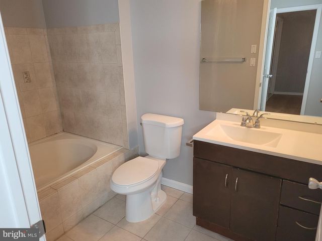 2904 SAXONY DR, Mount Laurel, NJ 08054