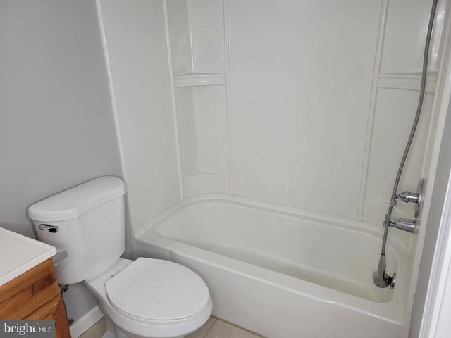 2904 SAXONY DR, Mount Laurel, NJ 08054