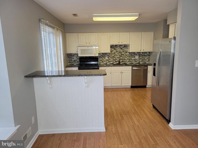 2904 SAXONY DR, Mount Laurel, NJ 08054