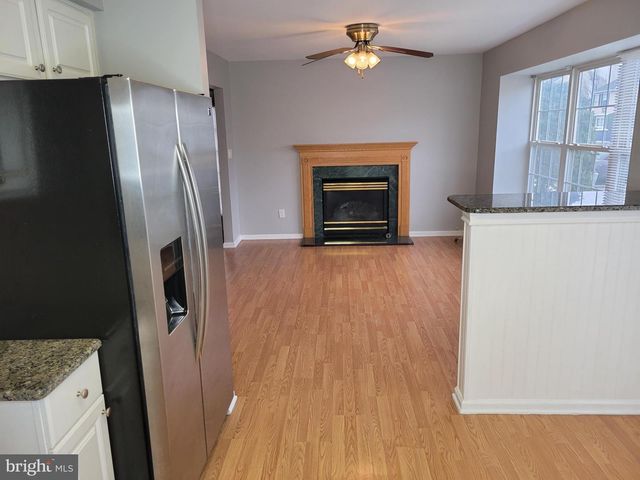 2904 SAXONY DR, Mount Laurel, NJ 08054