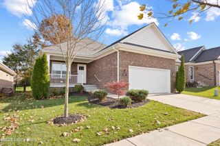 8105 Cedar Crest Ln, Louisville, KY 40291