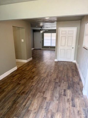 6111 Doulton Drive, Houston, TX 77033